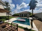 Belo Sobrado de Esquina com 475m² de área no Condomínio...