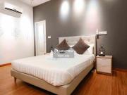 Below Market Facing Lake 2.5 Sty Fully Renovated...