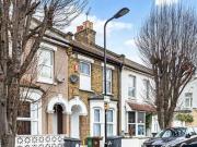 Belton Road, London, 2 Bedroom Apartment