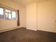 Bennetts Castle Lane, Dagenham RM8, 1 bed flat to rent,...