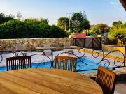 Bergerie en pierres avec piscine et terrasse