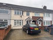 Berkeley Avenue, Cranford, Hounslow TW4, 4 bed property...