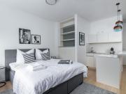 Berlin Kreuzberg am Mariannenplatz – hochwertig...