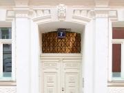 Betreten Sie Ihr neues Büro – und erleben Sie Liebe auf...