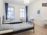 Bett im Doppelzimmer, nur für Frauen! Bettwäsche und...