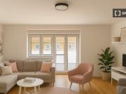 Bett zu vermieten im geteilten Doppelzimmer, nur Frauen