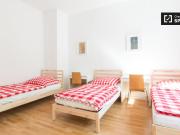 Betten zu vermieten im 3er WG Zimmer in Tempelhof Schöneberg Betten zu vermieten im 3er WG Zimmer in Tempelhof Schöneberg