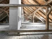 Bewilligter Rohdachboden in gepflegtem Altbau nahe...