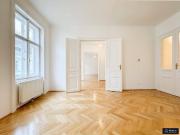 BEZAUBERNDER ALTBAU TRAUM IN CHARMANTER WOHNANLAGE...