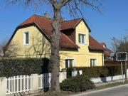 Bezirk Mödling ! Eigenes Haus, Hof und Land in Münchendorf.