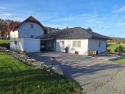 Bezugsfertiger, moderner Bungalow mit Burgblick