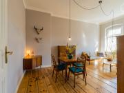 Bezugsfrei! 2 Zi Altbau mit Dielen & Möblierung 58qm
