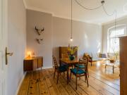 Bezugsfrei! 2 Zi Altbau mit Dielen & Möblierung 58qm
