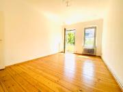 Bezugsfreie und helle Altbauwohnung provisionsfrei Bezugsfreie und helle Altbauwohnung provisionsfrei