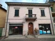 Bibbiena Loc. Soci appartamento €. 100.000 e fondo €. 40.000