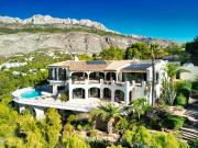 ¡Bienvenidos a esta espectacular Villa de Lujo en Altea!...