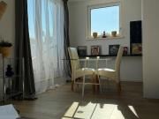 Biete April zur Untermiete möblierte 2 Zimmer Wohnung Tesla