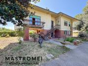 BIFAMILIARE in VENDITA a LUCCA MONTE SAN QUIRICO di 8 vani