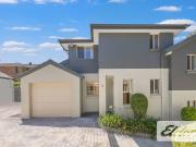 Big Boutique Modern 2 Bedroom Townhouse with 2.5 Bathroom