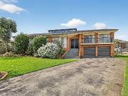 BIG FAMILY HOME IN A STUNNING QUIET COURT OVERLOOKING...