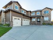 Big Family Home With A Pool!