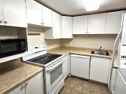 Big Window xxl Bedroom close To West Edmonton Mall!...