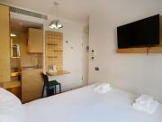 BILLS INCLUDED An elegant and modern studio flat in...