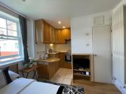 BILLS INCLUDED Studio to rent in Hammersmith, London W6