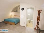 Bilocale arredato Chiaia