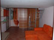 bilocale arredato in via centrale servito da uffici e...