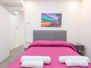 Bilocale con terrazzo vicino a stazione e fiera