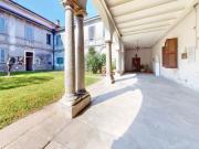 Bilocale in antico monastero con giardini
