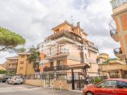 Bilocale in vendita a Roma via dei Buonvisi, 198,...