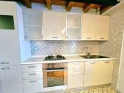 Bilocale su due livelli con terrazza e posto auto