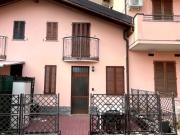 Bilocale su due piani, due bagni, posto auto privato