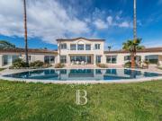 Biot Propriété familiale vue mer panoramique Domaine fermé