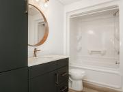 Birmingham: Gold Accents – Executive Suite – 710...