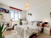 Blackshaw Road, London, 3 Bedroom Flat