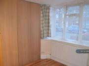 Blandford Road, Beckenham, BR3 Studio to rent £800 pcm...