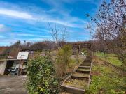 Blick auf die Burgruine Gösting. Naturnahe Doppelhaus...