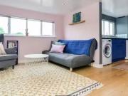 Block of flats to rent in Station Road, Hendon NW4