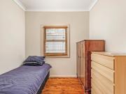 BOARDING HOUSE 1 ROOM AVAILABLE