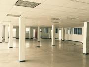 Bodega comercial con oficinas en Renta