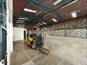 Bodega Comercial de 800 m² con Patio de Maniobras...