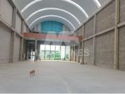 bodega en arriendo/venta en la teka. Cod A54883