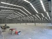 Bodega en renta de 1888 metros en interior de parque...