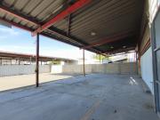 Bodega en renta semi techada con patio a cielo abierto...