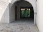 Bodega o estacionamiento con construcción para oficinas