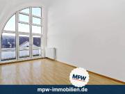 Bogen trifft Balkon: Bezugsfreie Dachgeschosswohnung mit...