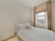 Bolton Road, Chiswick W4, 2 bedroom flat to rent...